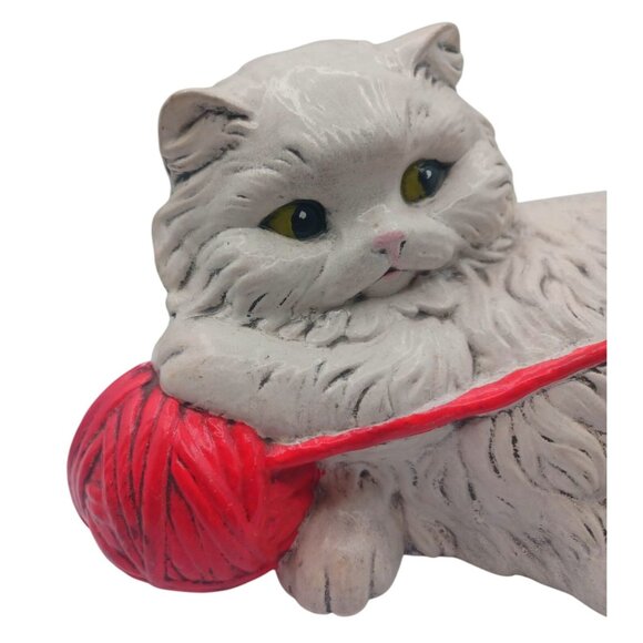 Vintage 11.5" White Persian Cat Green Eyes Figurine Playing With Red Yarn Statue - Picture 8 of 12